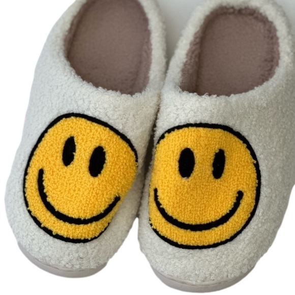Holiday SMILEY Face Slippers size 6.5-7 - Picture 1 of 4
